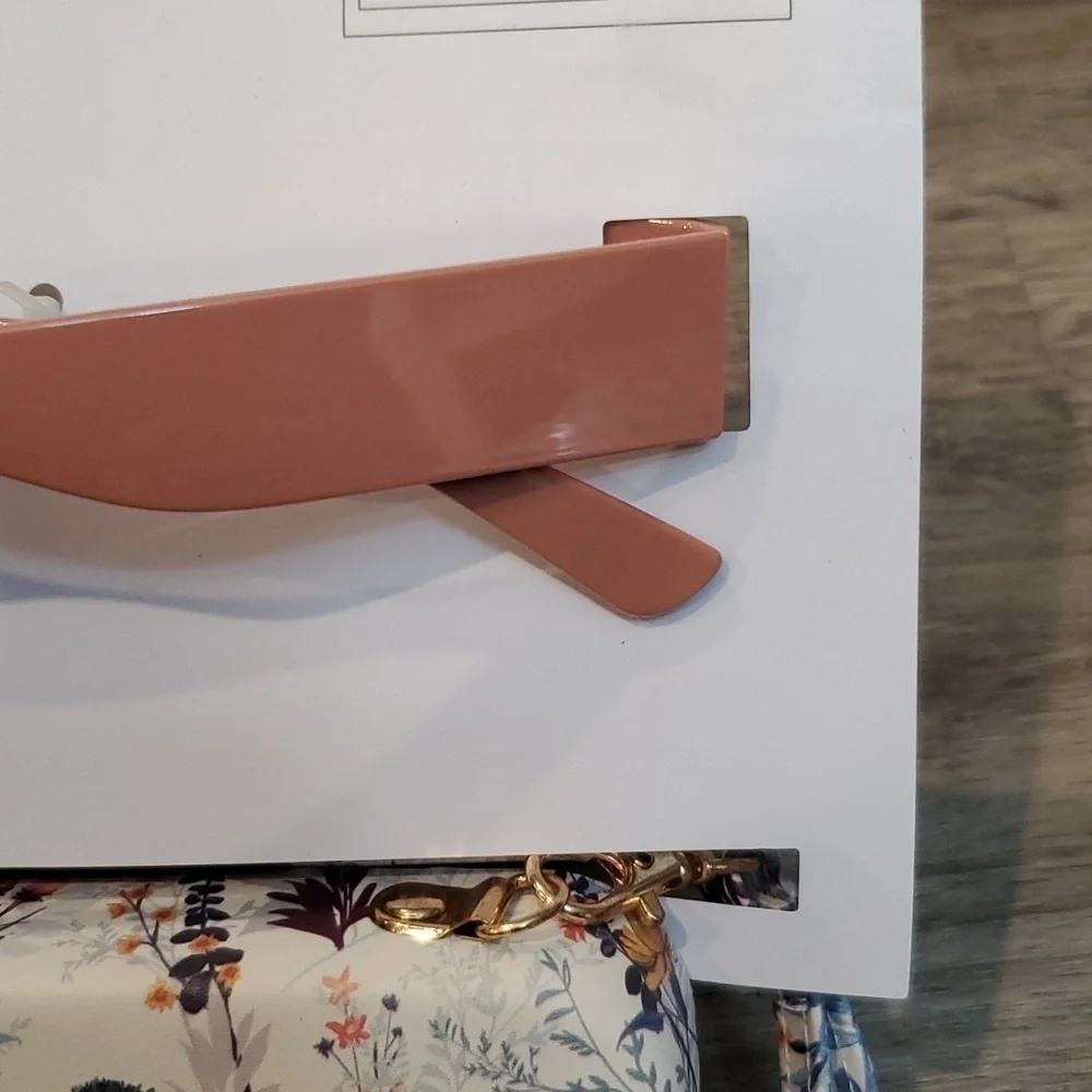 🐦NWT SUNGLASS SET WITH CASE